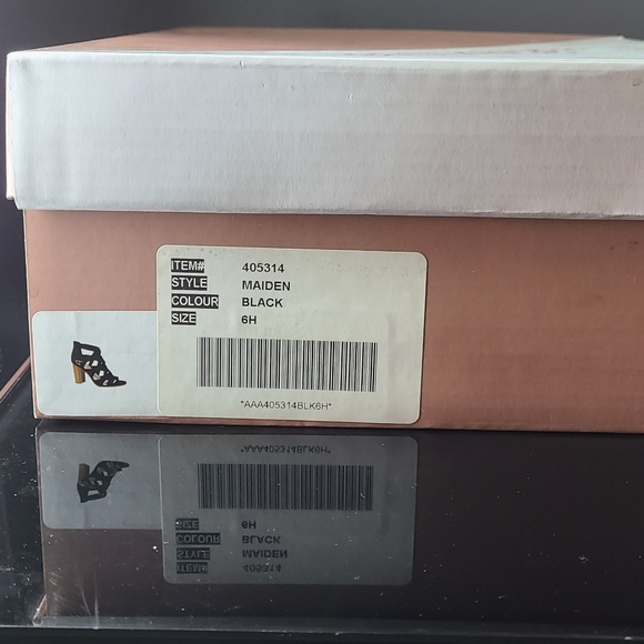 *NEW* Fergalicious Maiden Black Sandals - Picture 9 of 9